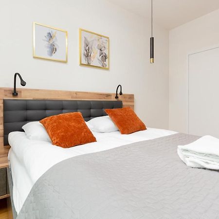 Park Arkadia Apartment With Parking Mokotow By Noclegi Renters Varsovia Exterior foto